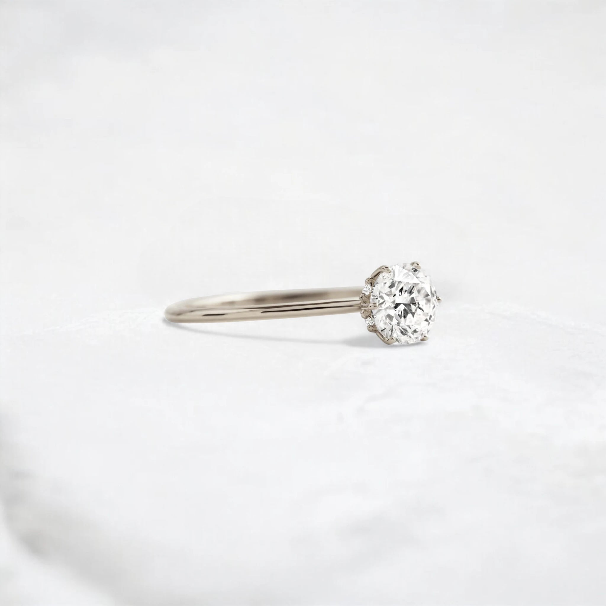 golden-promise-glow-1.0ct-round-cut-moissanite-diamond-engagement-hidden-halo-ring