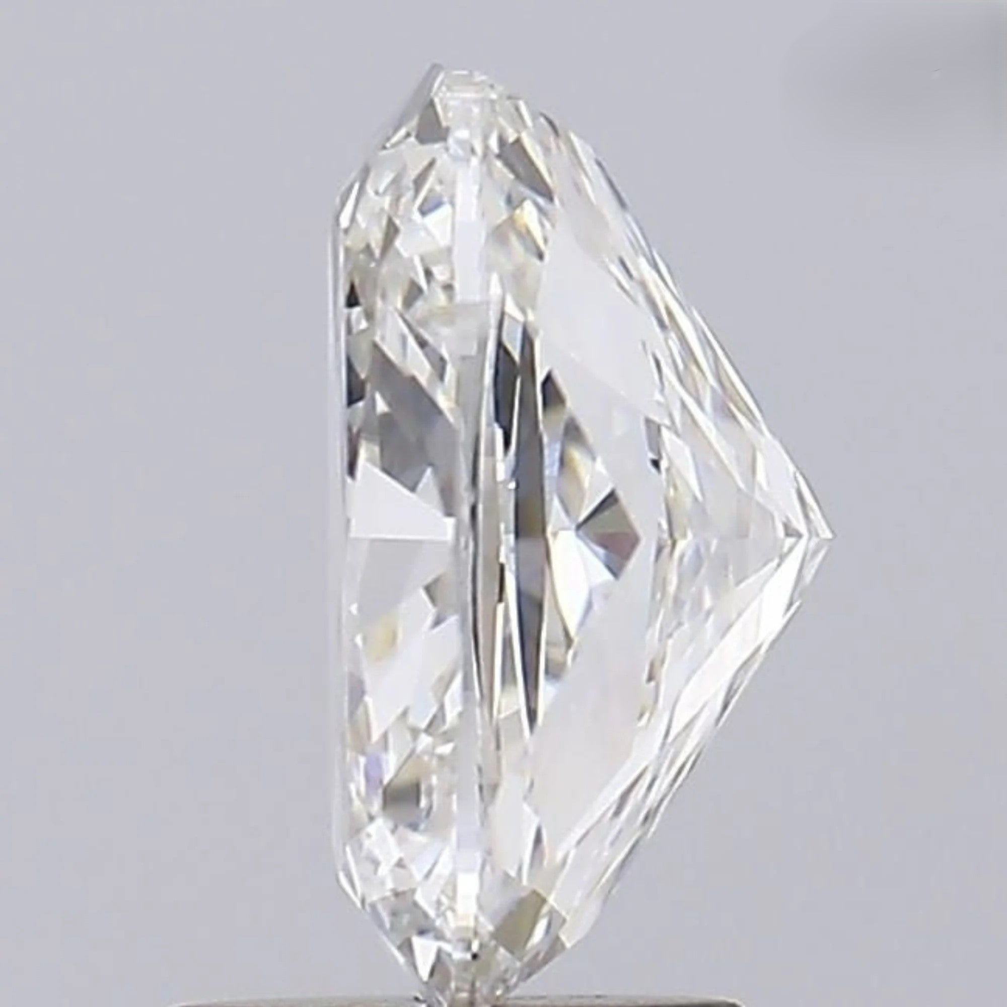 3.04_CT_Cushion_Cut_diamond