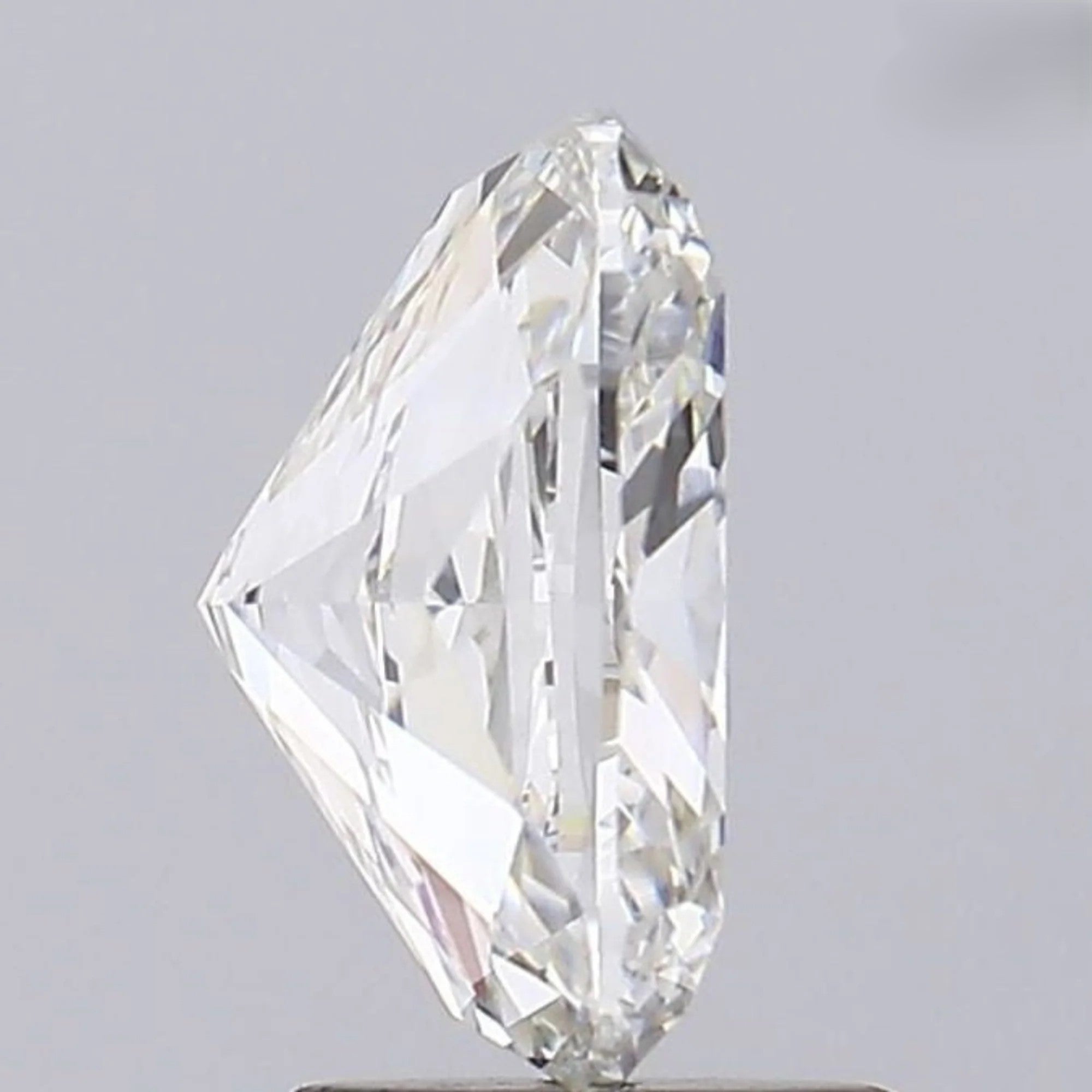 3.04_CT_Cushion_Cut_diamond