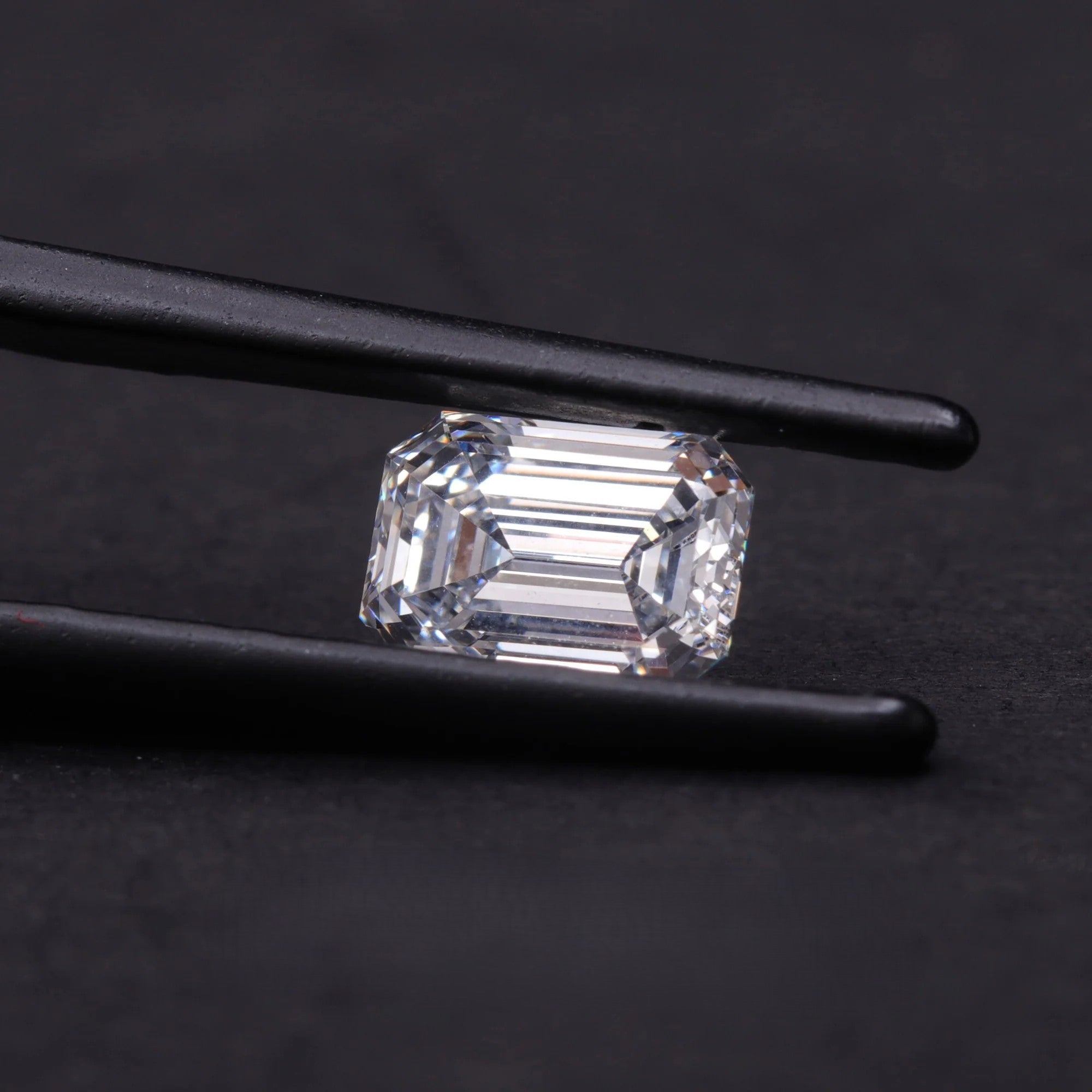 3.06ct-emerald-cut-lab-grown-diamond