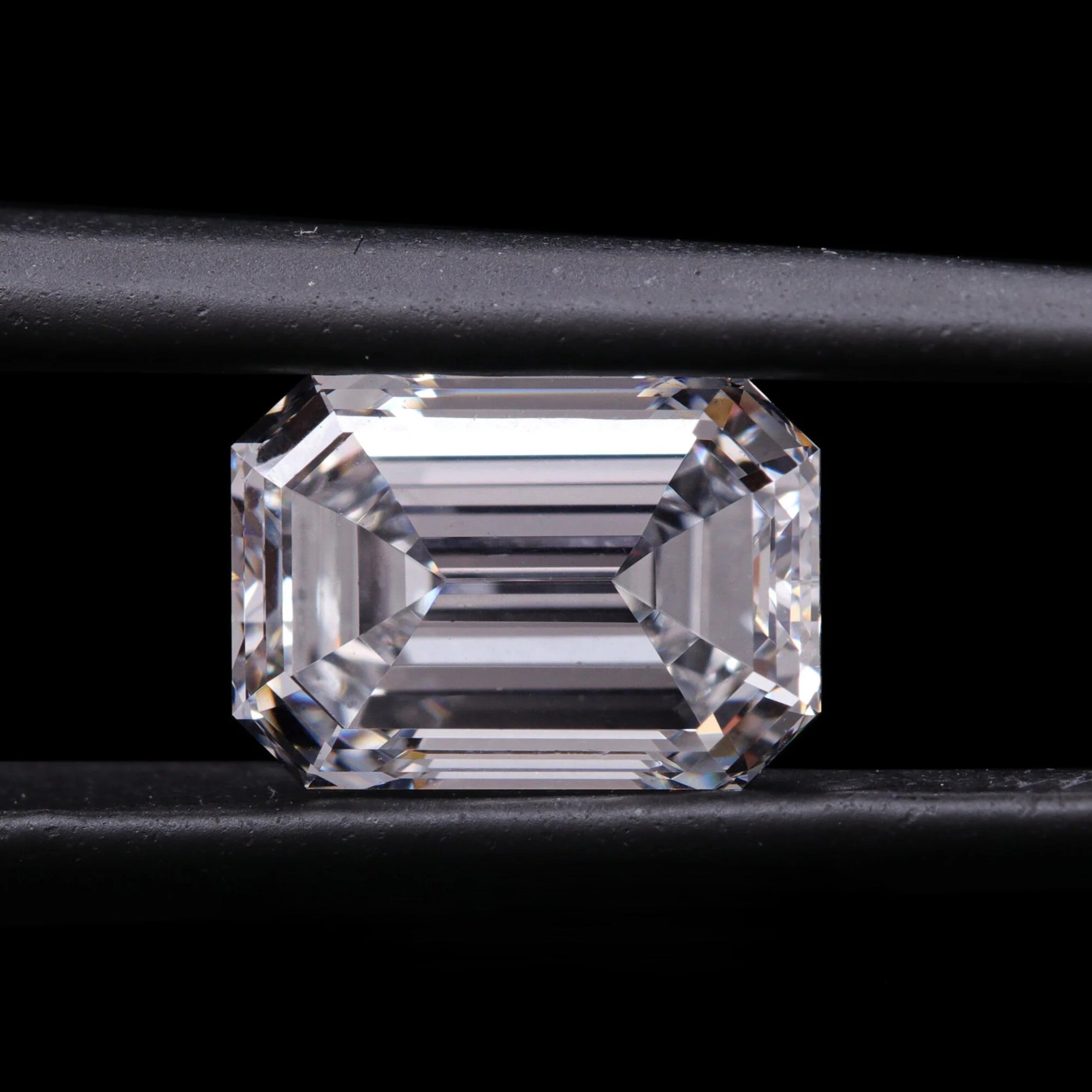 3.06ct-emerald-cut-lab-grown-diamond