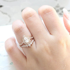 1.0CT Vintage Floral Pear Cut Moissanite Halo Bridal Engagement Ring Set
