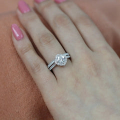 fine moissanite jewelery. Fine quality moissanite ring, moissante engagement ring, moissanite diamond alternative, natural moissanite ring