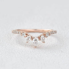 0.40CTW Round Brilliant & Pear Cut Curved Vintage Style Wedding Band