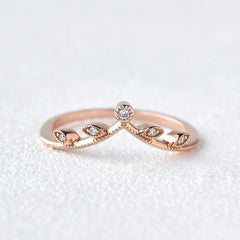 Round Brilliant Cut Curved Vintage Style Wedding Band