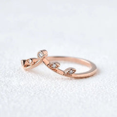 Round Brilliant Cut Curved Vintage Style Wedding Band