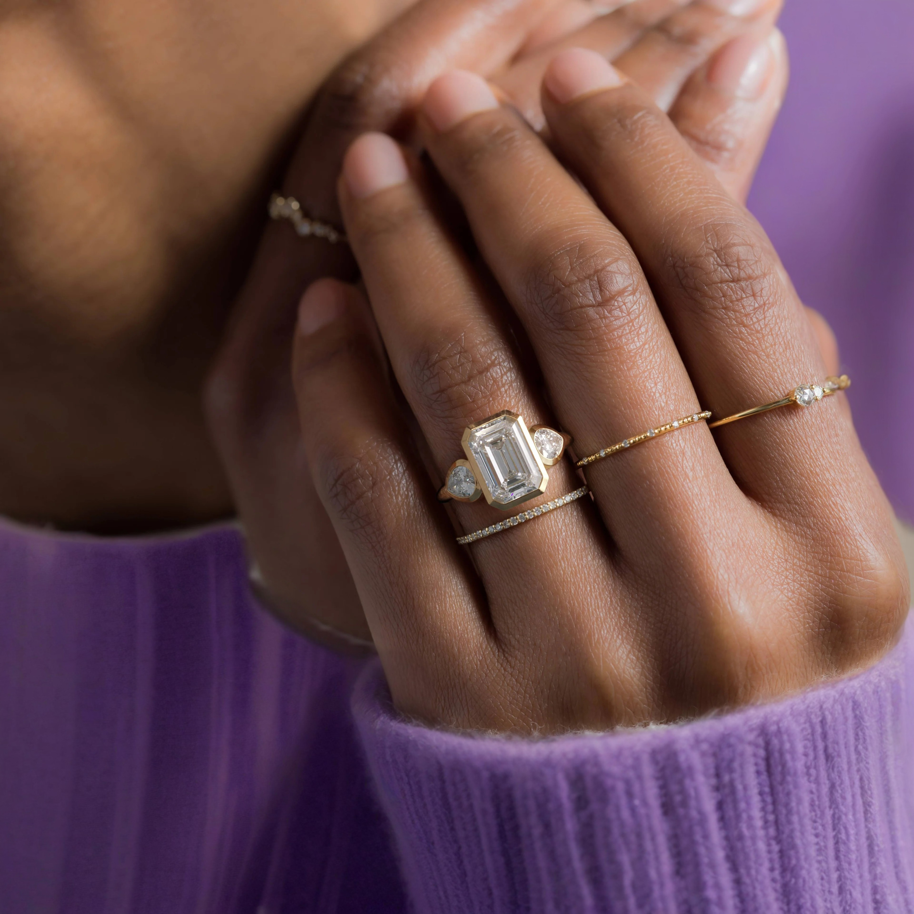 bezel-emerald-moissanite-engagement-ring-pear-side-sparkle-stones-model-gemfora