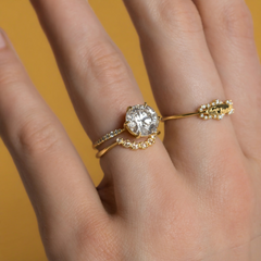 brilliant-round-cut-diamond-moissanite-engagement-ring-model-gemfora-2