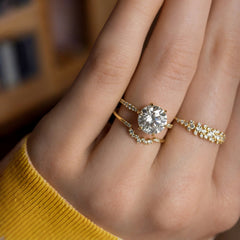 brilliant-round-cut-diamond-moissanite-engagement-ring-model-gemfora-4