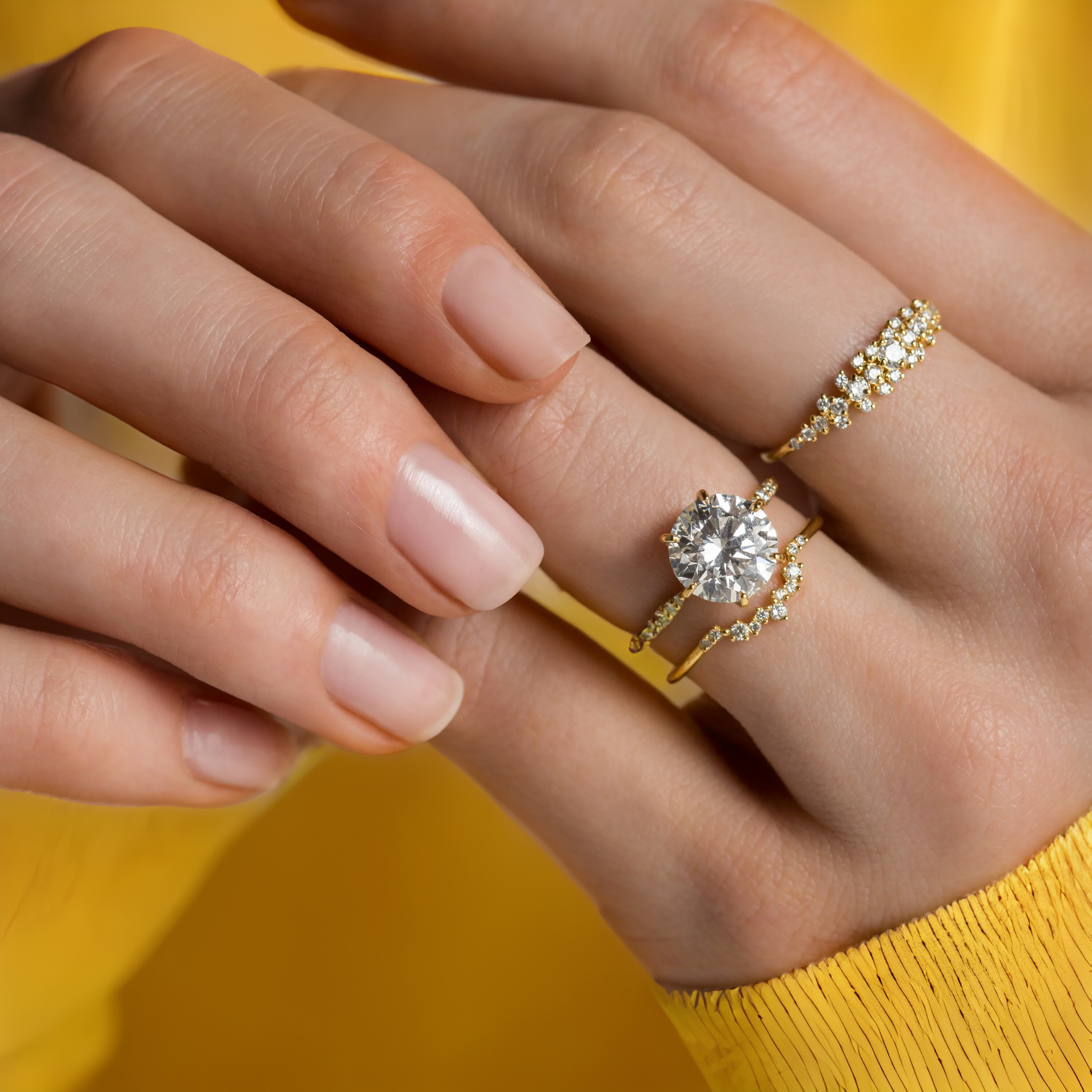 brilliant-round-cut-diamond-moissanite-engagement-ring-model-gemfora-6