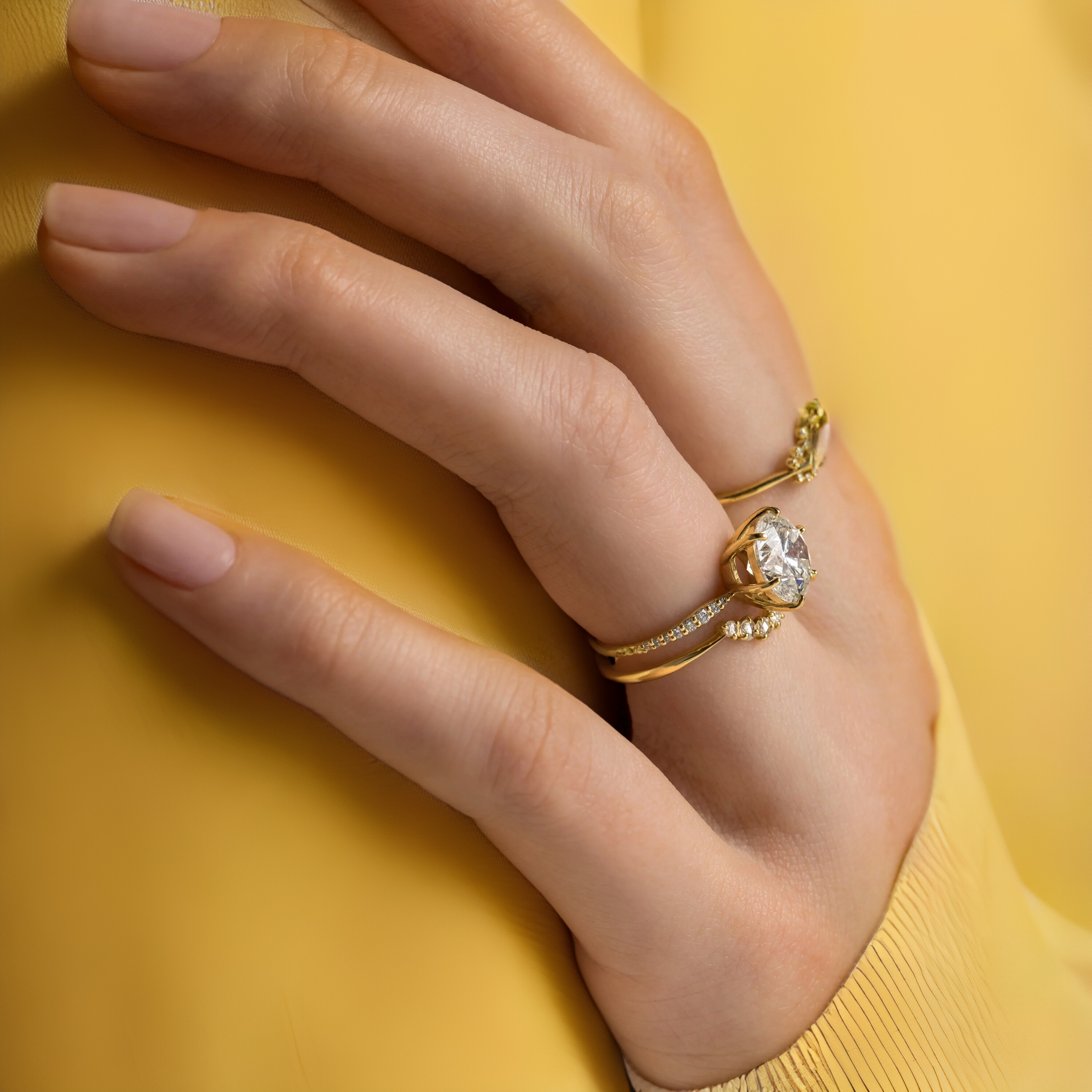 brilliant-round-cut-diamond-moissanite-engagement-ring-model-gemfora-8