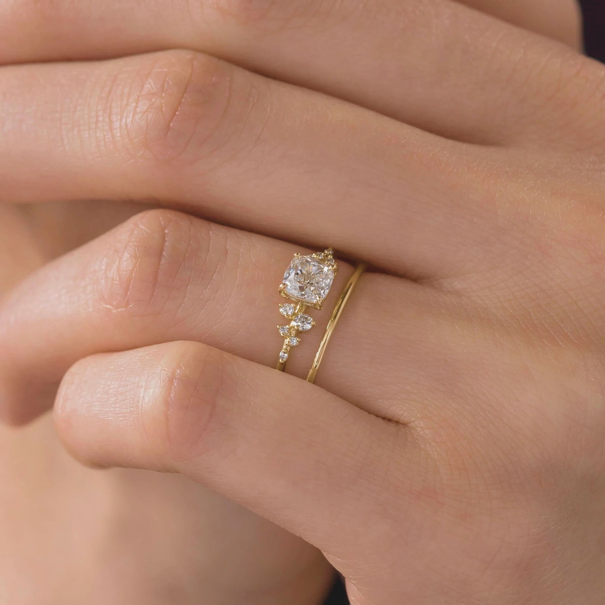 clustural-cushion-cut-2ct-mossainite-stone-engagement-ring-4