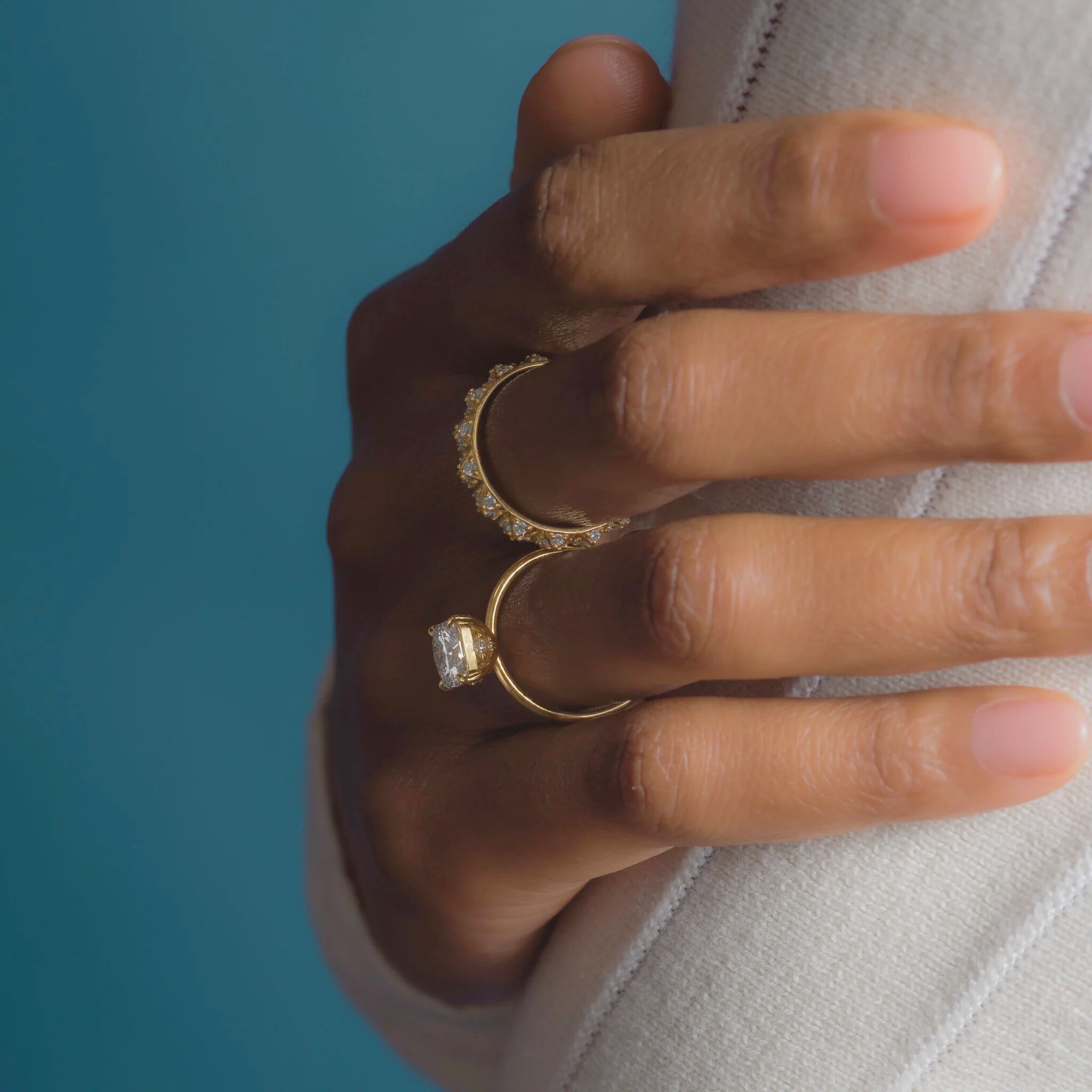 cushion-cut-2ct-mossainite-diamond-engagement-ring-2_7591ce31-096f-47c5-88dd-889378e570d9