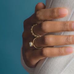 cushion-cut-2ct-mossainite-diamond-engagement-ring-2_7591ce31-096f-47c5-88dd-889378e570d9