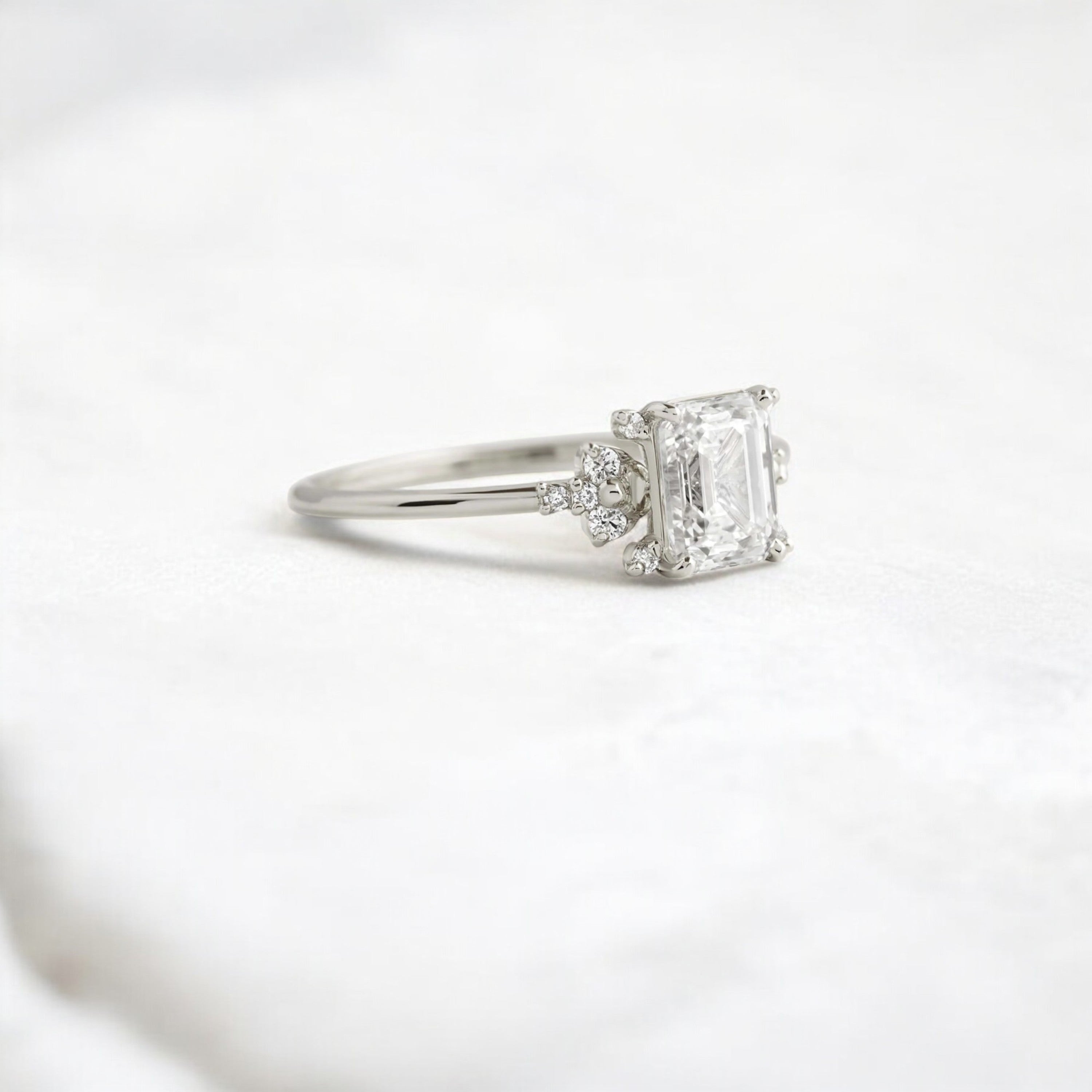 emerald-skyfall-moissanite-engagement-cluster-light-ring-1-ct-platinum-gemfora-2