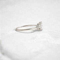 emerald-skyfall-moissanite-engagement-cluster-light-ring-1-ct-platinum-gemfora-3