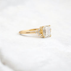 emerald-skyfall-moissanite-engagement-cluster-light-ring-1-ct-yellow-gold-gemfora-2