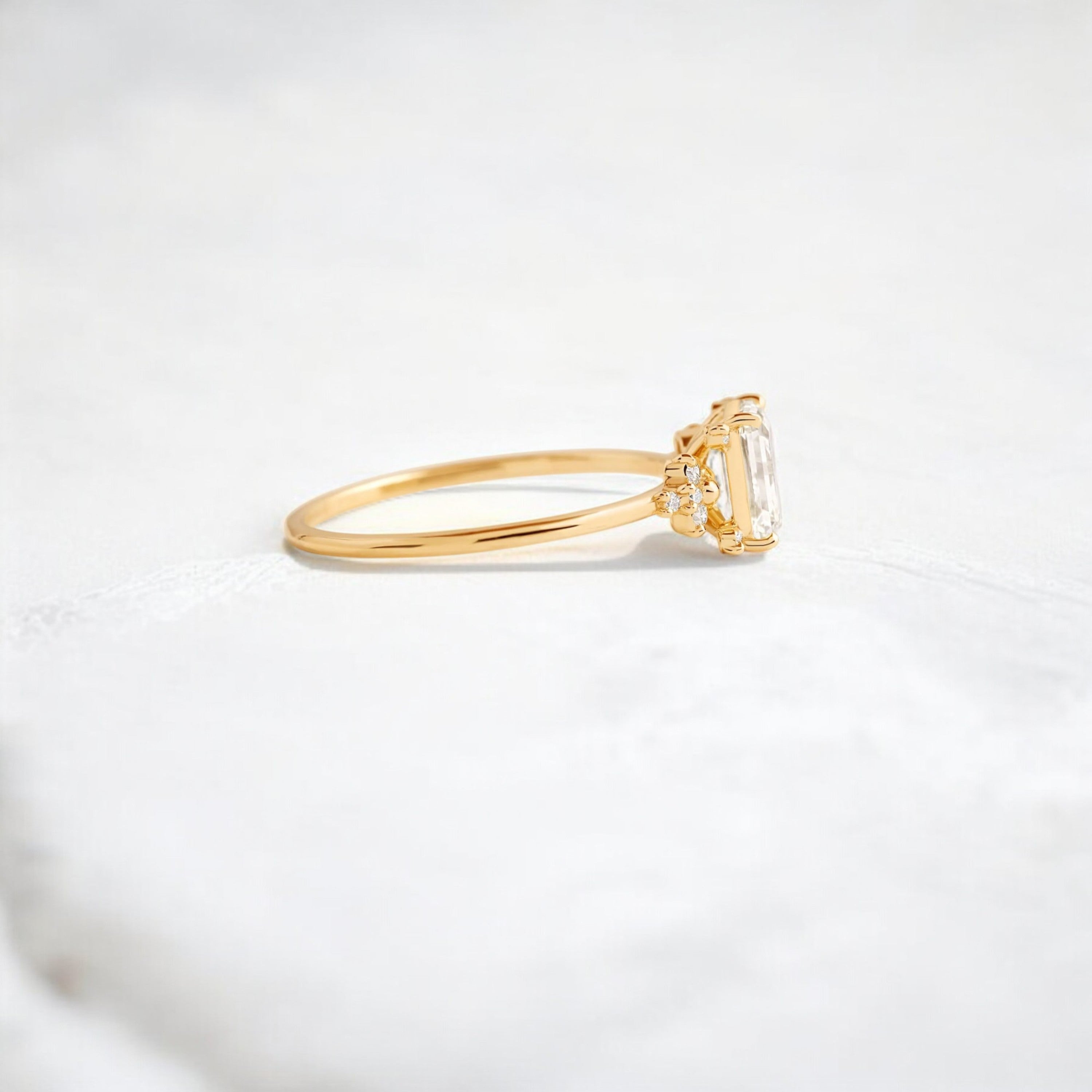 emerald-skyfall-moissanite-engagement-cluster-light-ring-1-ct-yellow-gold-gemfora-3