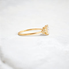 emerald-skyfall-moissanite-engagement-cluster-light-ring-1-ct-yellow-gold-gemfora-3