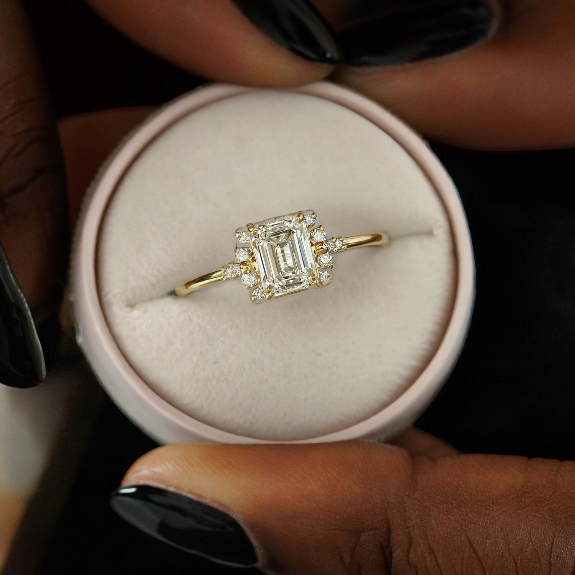 emerald-skyfall-moissanite-engagement-cluster-light-ring-model-gemfora-1