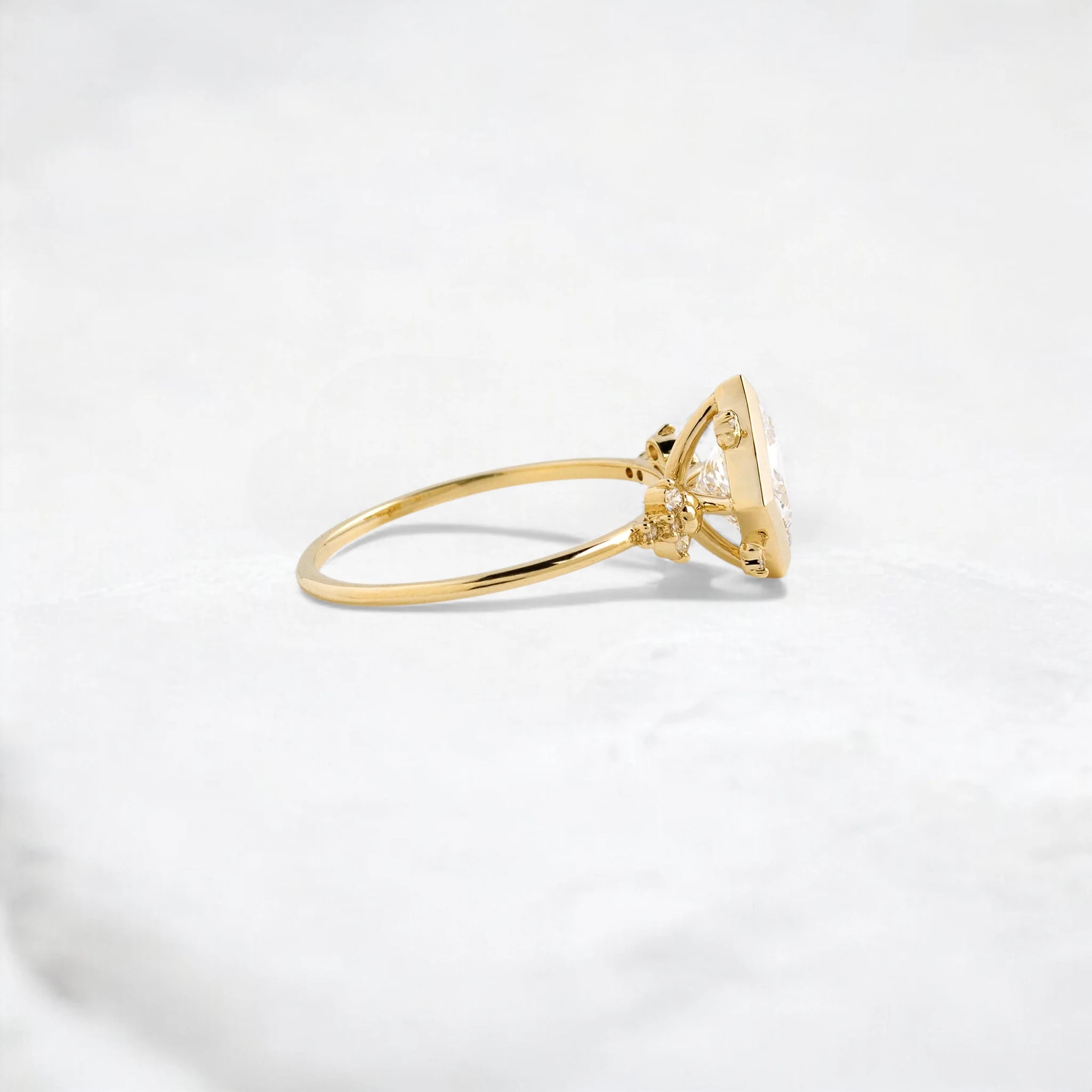 engagement-ring-of-princess-cut-2ct-cluster-bezel-band-8