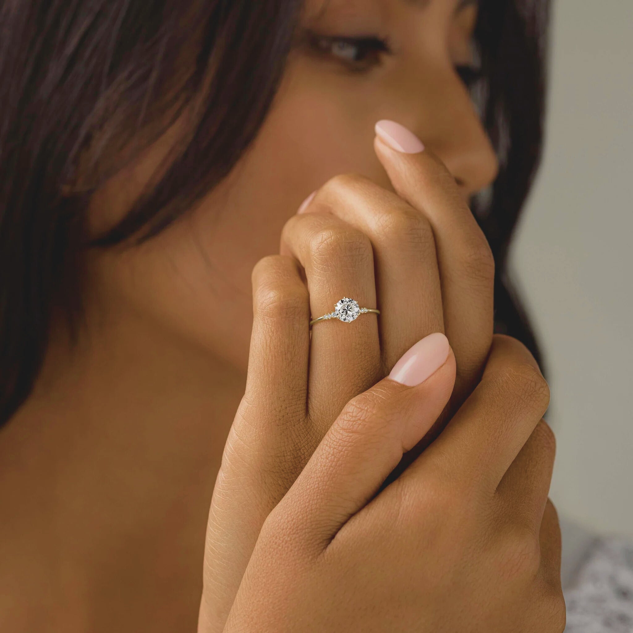 eternal-glow-round-cut-moissanite-solitaire-engagement-ring-5