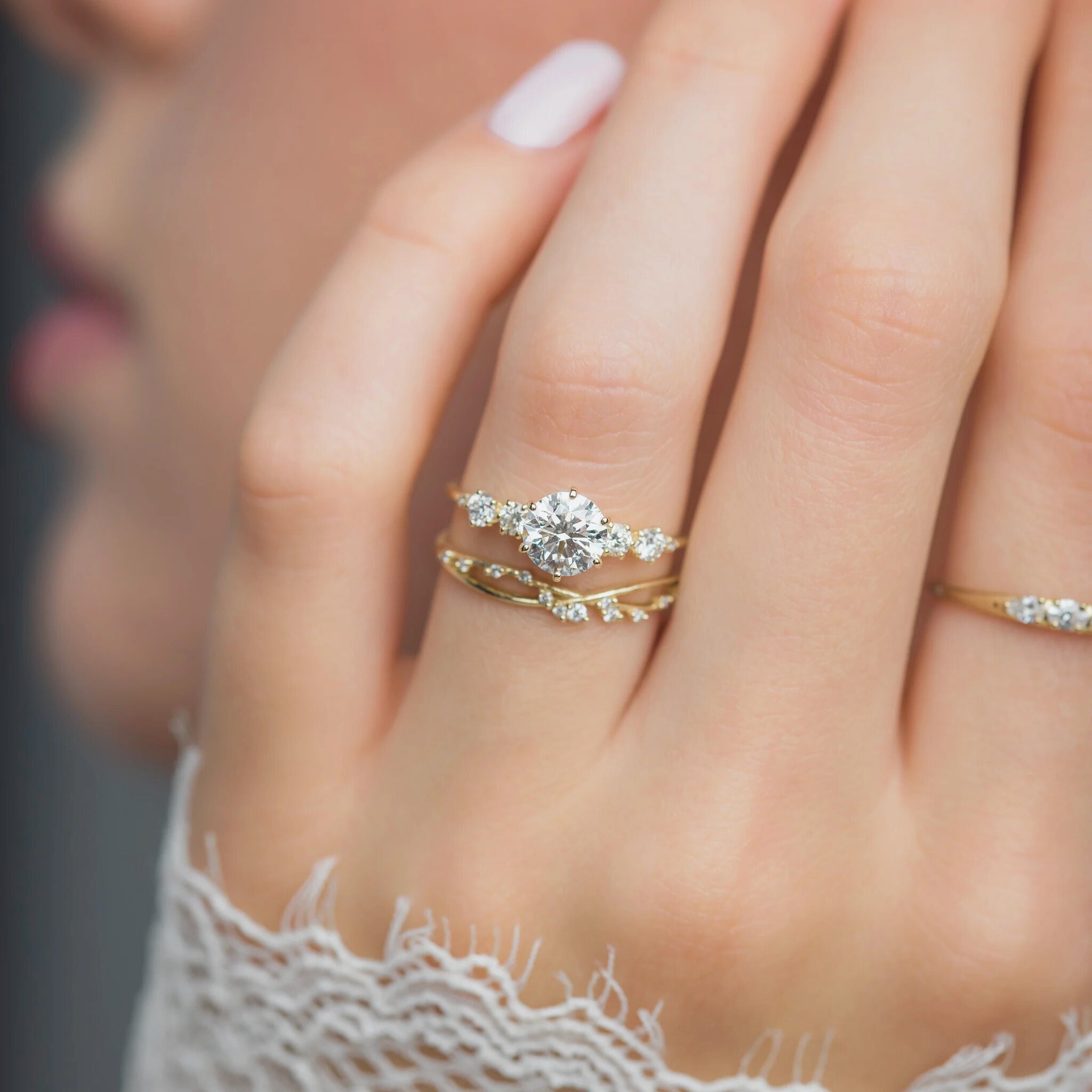 eternal-glow_-round-cut-2ct-moissanite-engagement-ring-3