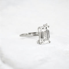 flameleaf-embrace-emerald-spark-moissanite-engagement-ring-3-ct-platinum-gemfora-2