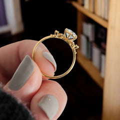 golden-bloom-round-moissanite-engagement-cluster-ring-model-gemfora-6