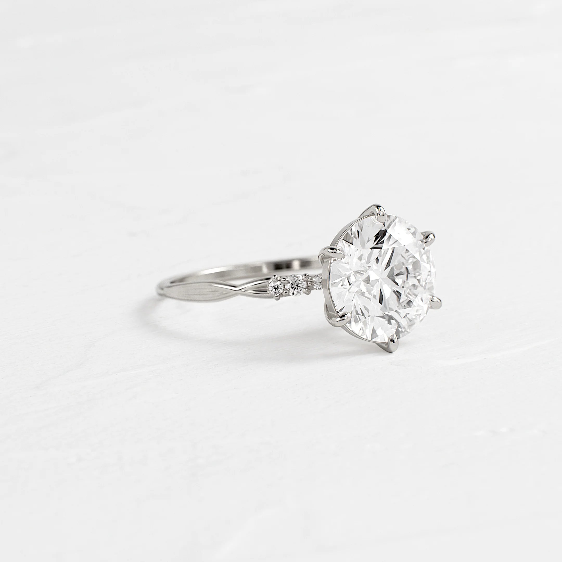 infinite-shine-round-curved-love-moissanite-engagement-ring-3-ct-platinum-gemfora-2