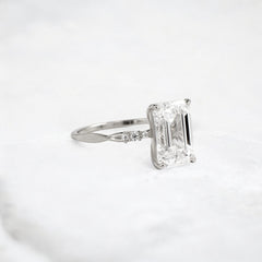 infinity-light-emerald-fire-twisted-moissanite-engagement-ring-3-ct-platinum-gemfora-2