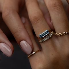 ocean-verse-emerald-blue-diamond-engagement-solitaire-ring-model-gemfora-1