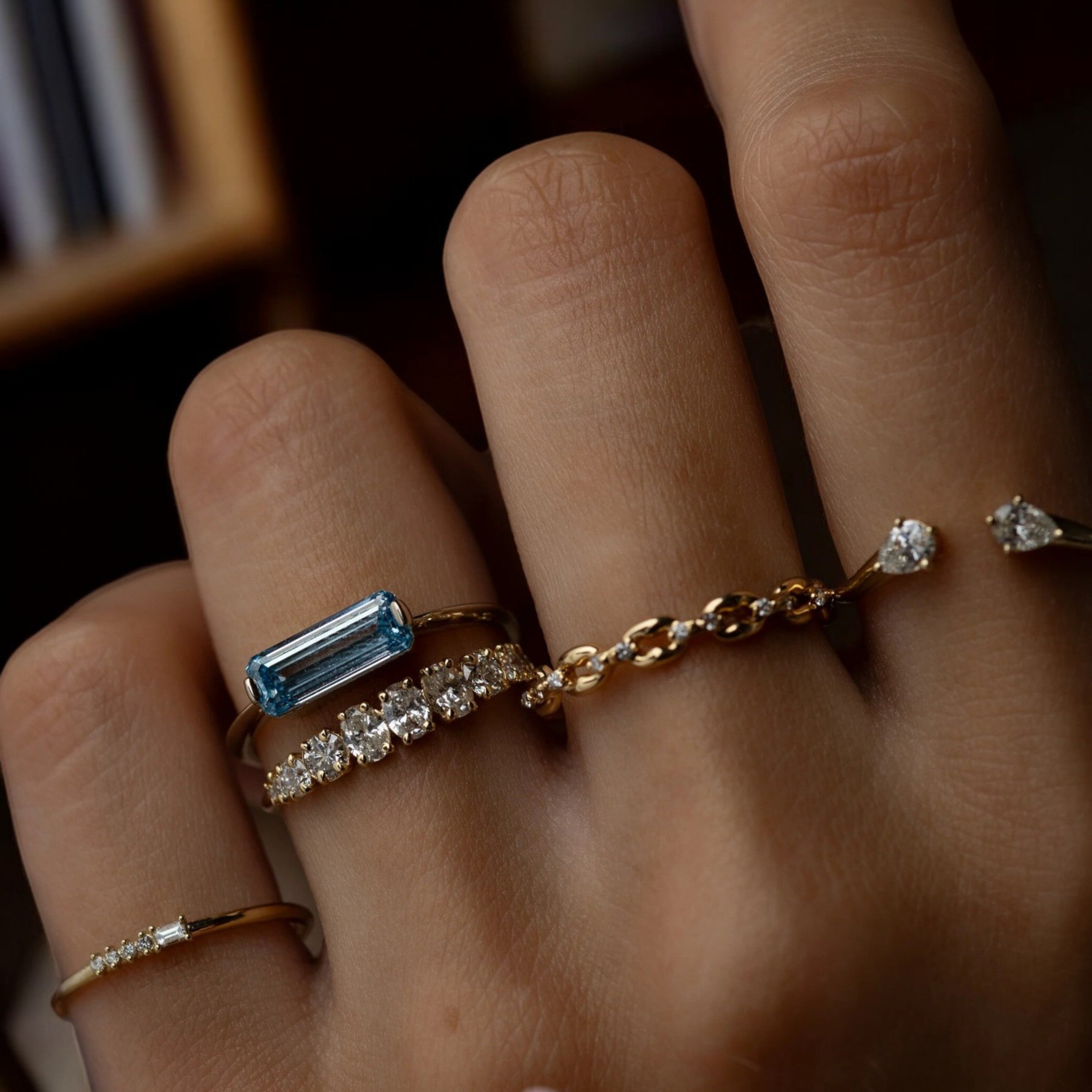 ocean-verse-emerald-blue-diamond-engagement-solitaire-ring-model-gemfora-2