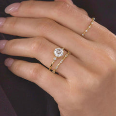 pictorialround-cut-moissanite-diamond-halo-engagement-ring-7