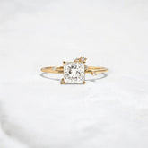princess-cut-2ct-moissanite-diamond-engagement-ring-1_c4cb2dc1-f68d-4e70-a1c3-3924eabd3f0e