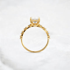 radiant-cut-1.5ct-halo-style-focal-diamond-engagement-ring-5