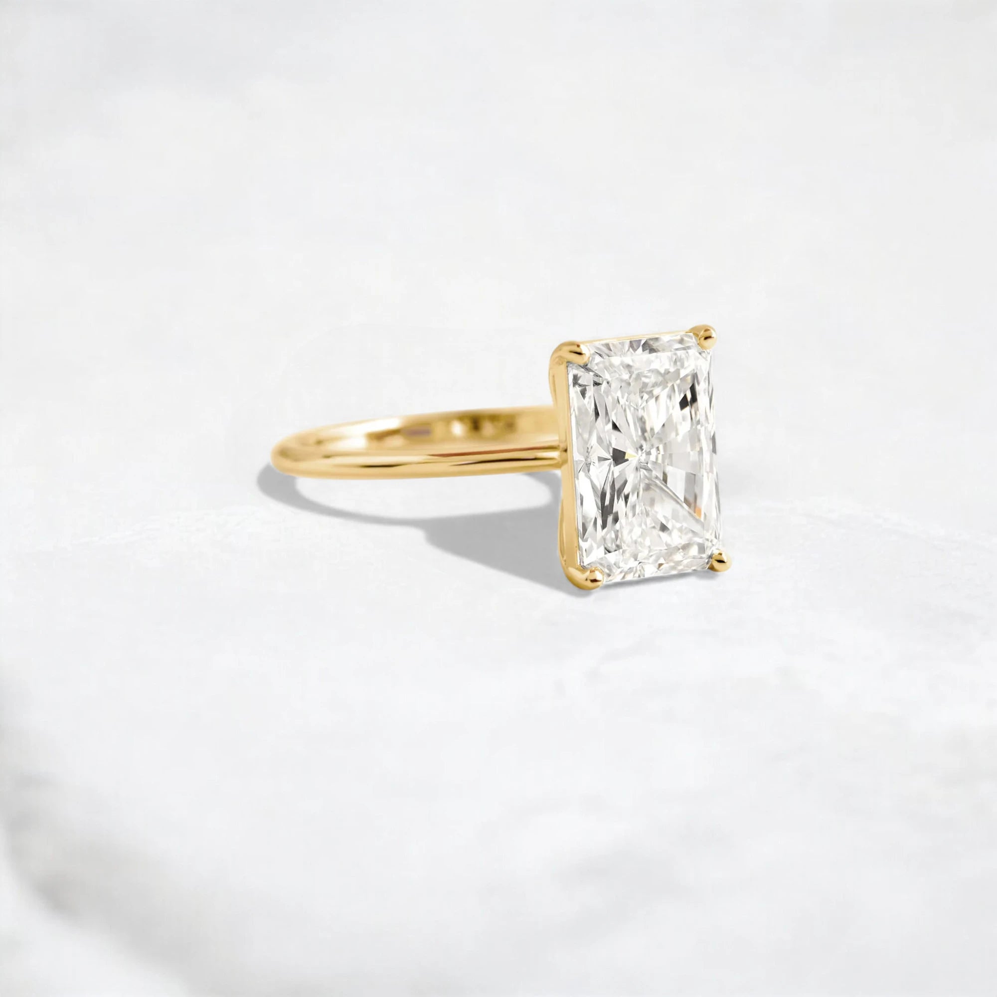 radiant-cut-2ct-focal-diamond-solitaire-engagement-ring-6_7ba4ee9b-0fa7-4a8f-a4cc-d2e986c77086