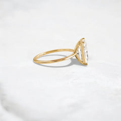 radiant-cut-2ct-focal-diamond-solitaire-engagement-ring-7_e7aee132-1620-4fc5-842c-6f208061420a