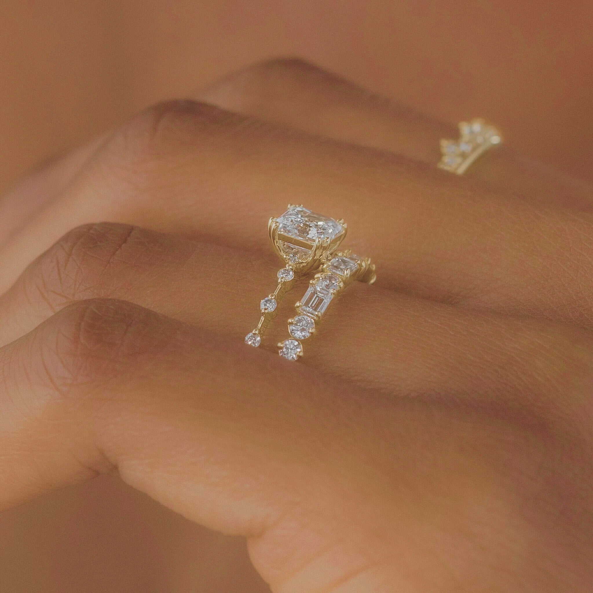 royal-grace-2ct-princess-cut-focal-diamond-engagement-ring-5