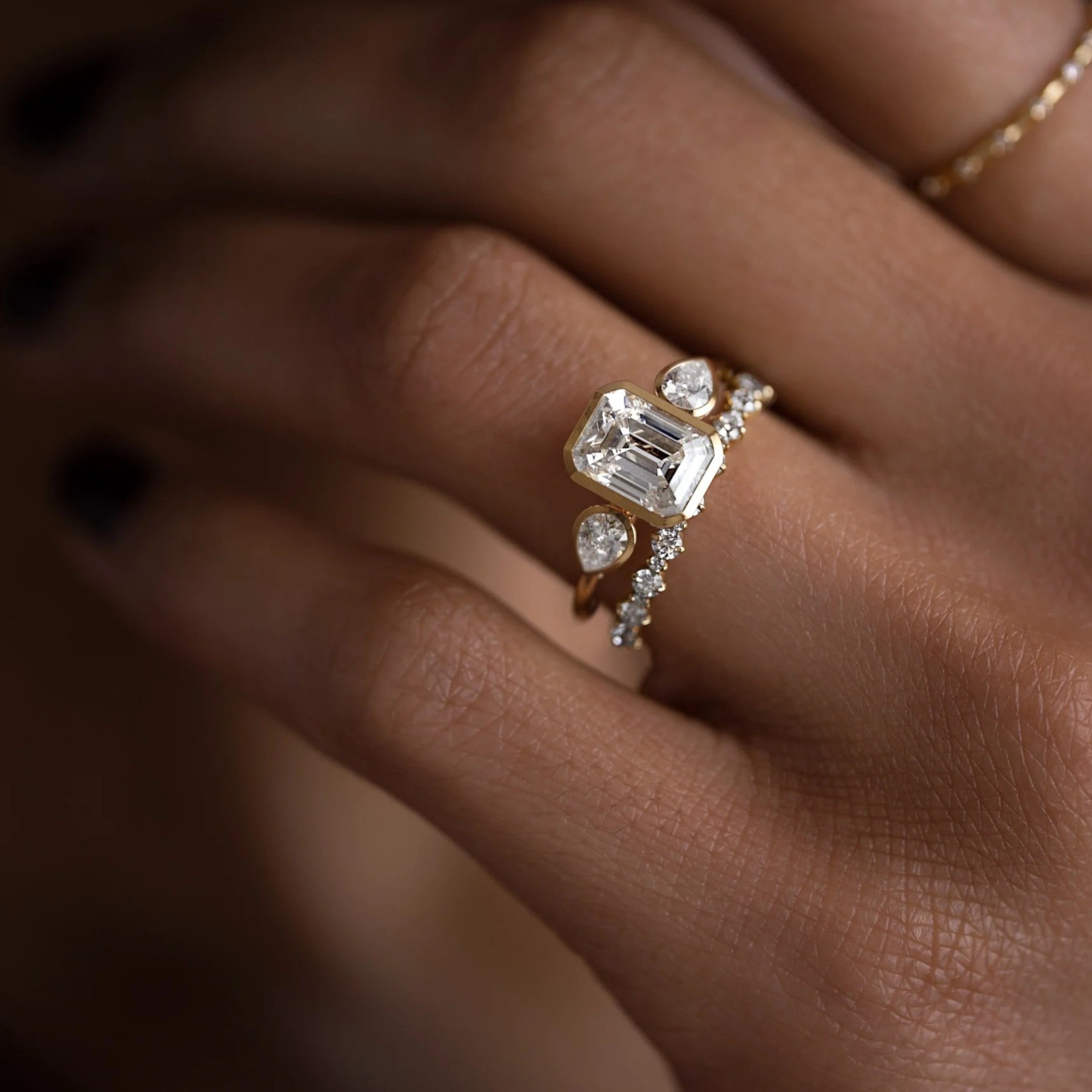 royal-whisper-emerald-bezel-hidden-moissanite-engagement-ring-model-gemfora