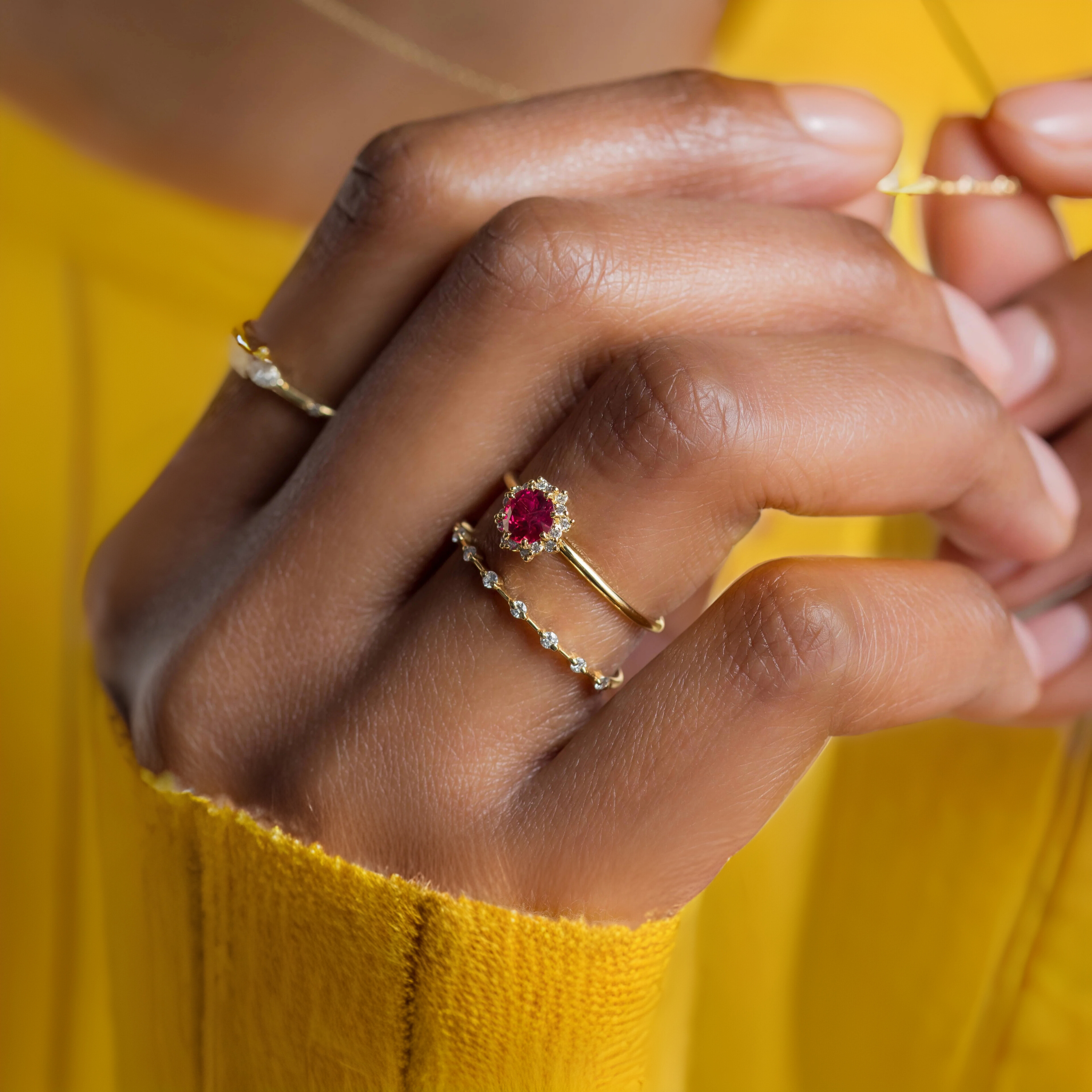 sunset-spark-round-ruby-radiance-halo-engagement-ring-model-gemfora-2