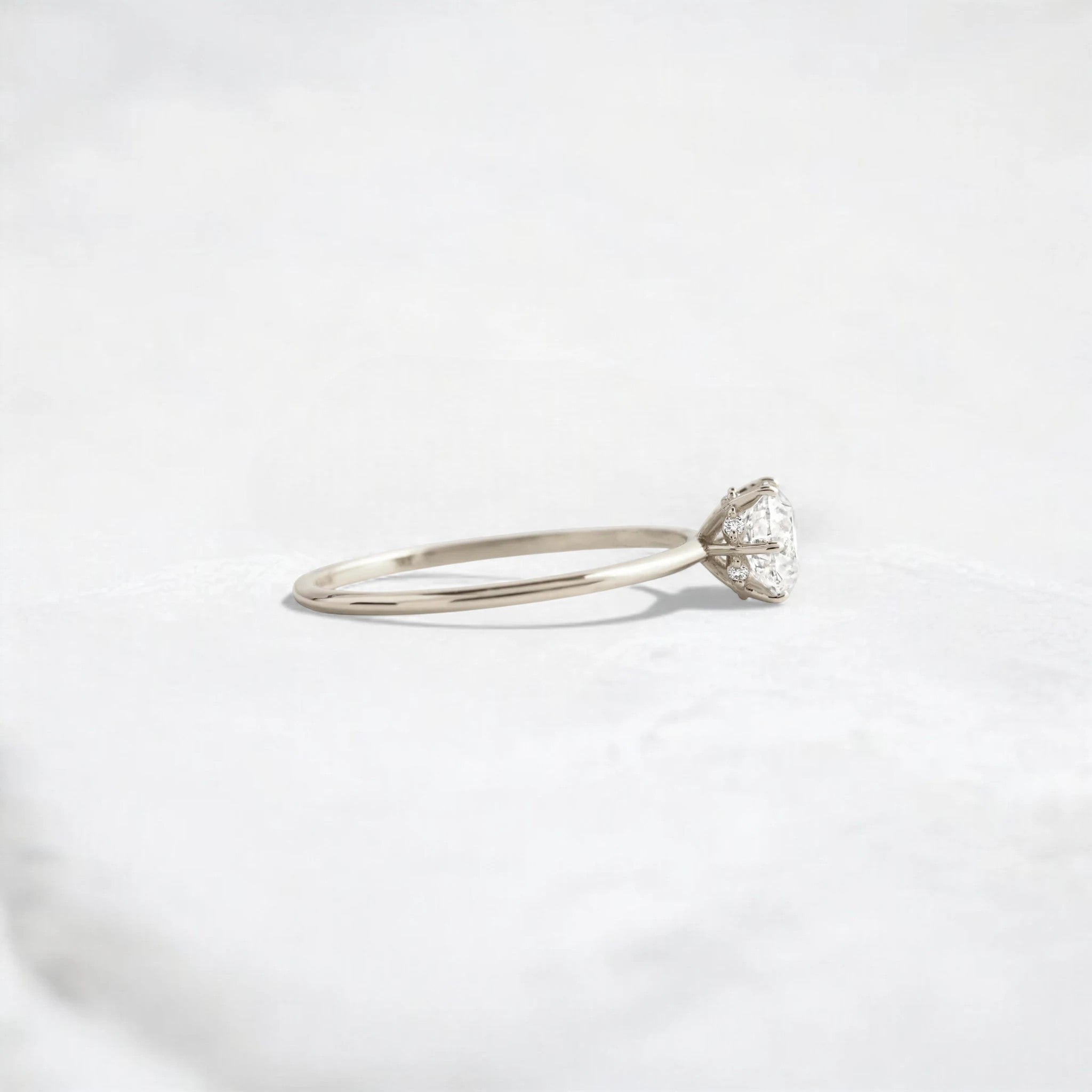 golden-promise-glow-1.0ct-round-cut-moissanite-diamond-engagement-hidden-halo-ring