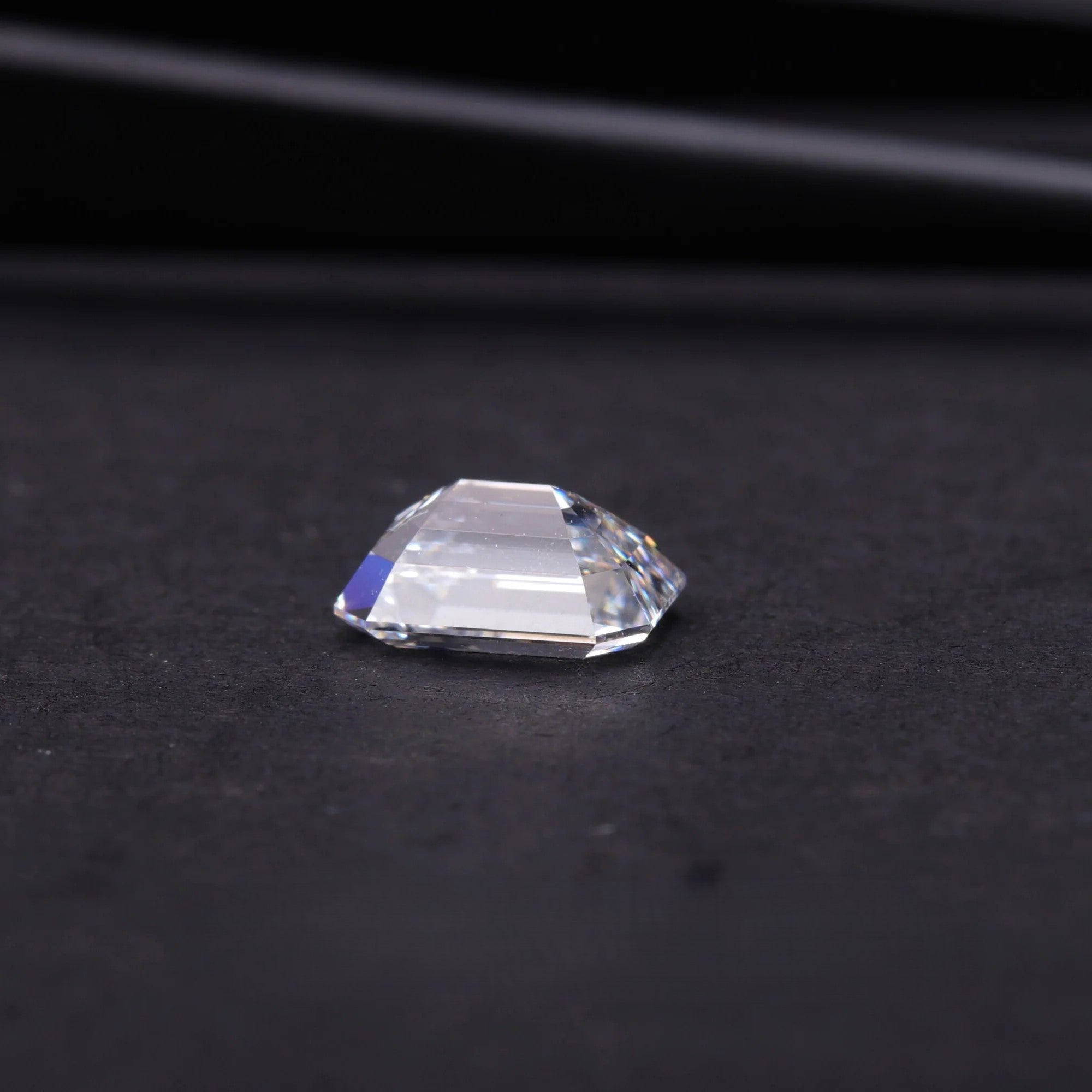 0.9ct-emerald-cut-lab-grown-diamond
