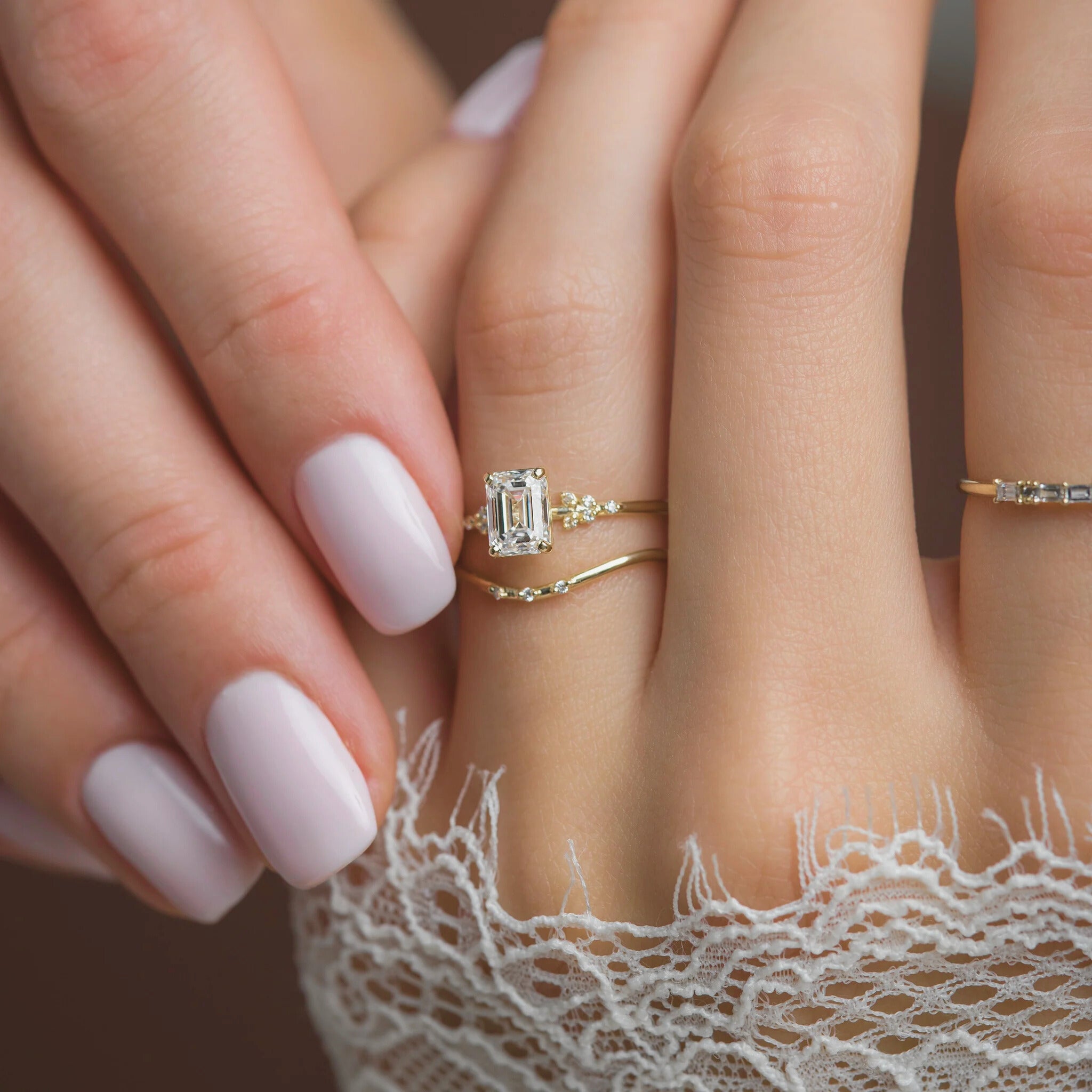 2ct-emerald-cut-cluster-moissanite-dimond-engagement-ring-4
