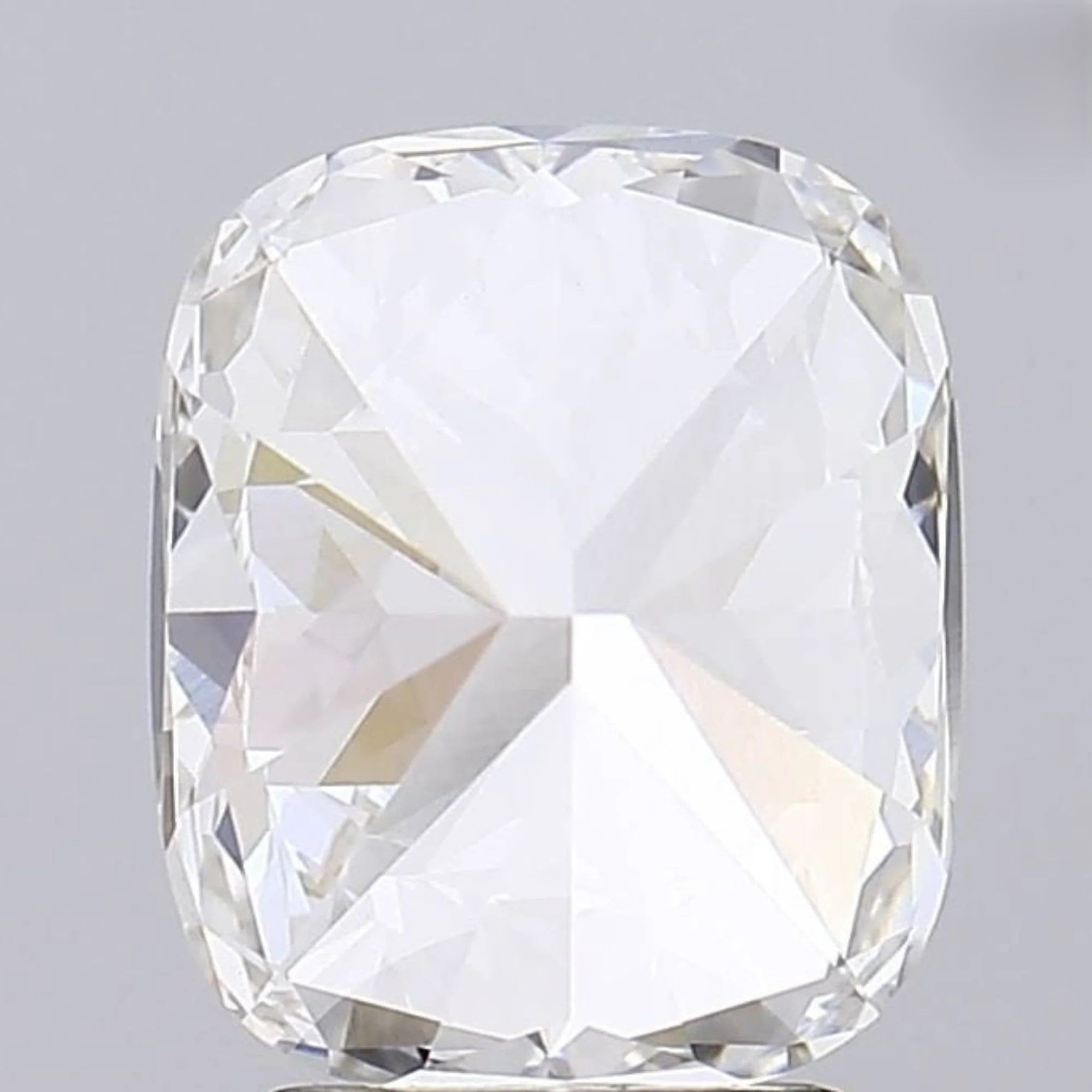 3.04_CT_Cushion_Cut_diamond