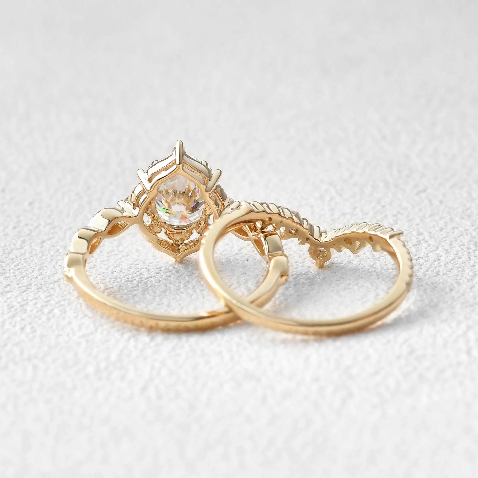 1.50ct Oval Cut Vintage Signature Bridal Ring Sets in 18K Solid Gold
