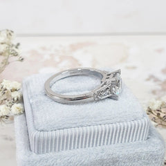 1.0 CT Round Cut Three Stone G/VS2 Lab Grown Diamond Engagement Ring