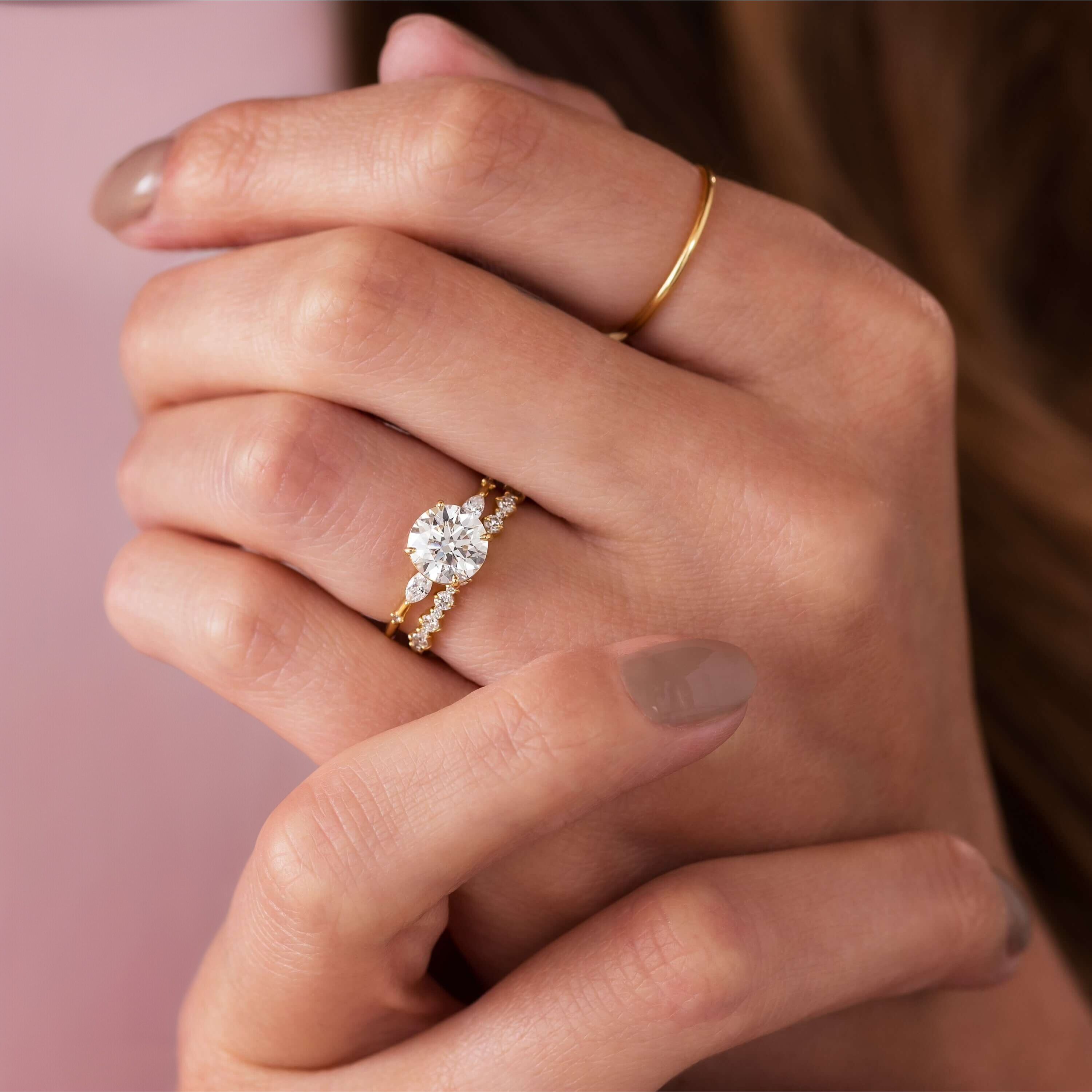 Luxe-Aurora-Round-Moissanite-Cluster-Glow-Engagement-Ring-model-gemfora-2