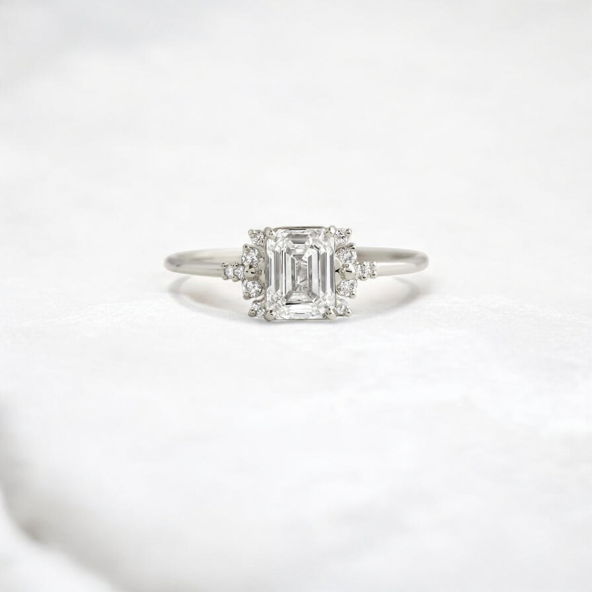 emerald-skyfall-moissanite-engagement-cluster-light-ring-1-ct-platinum-gemfora-1