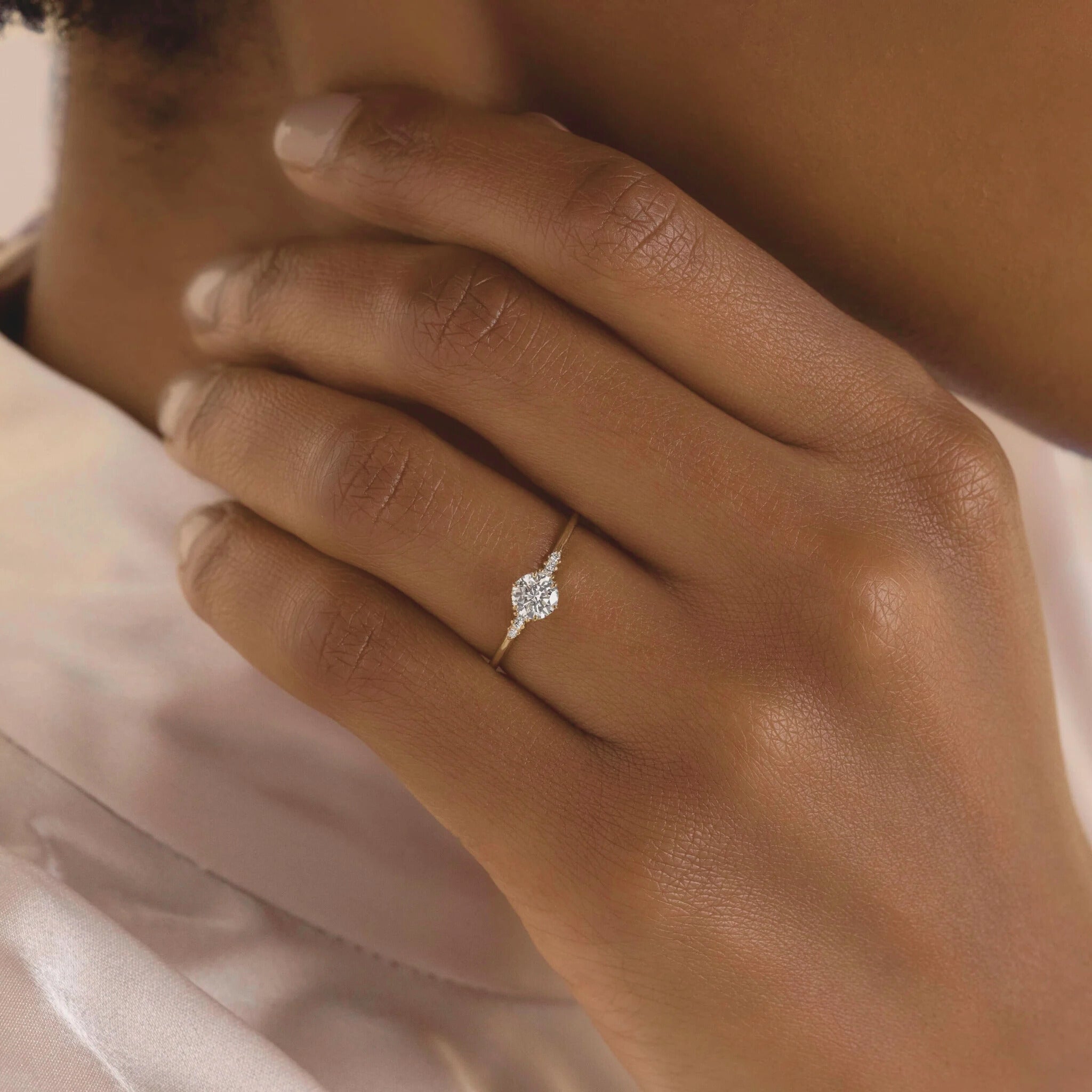 eternal-glow-round-cut-moissanite-solitaire-engagement-ring-6